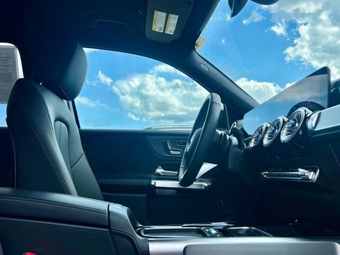 Certified 2025 Mercedes-Benz GLB 250 4MATIC image 9