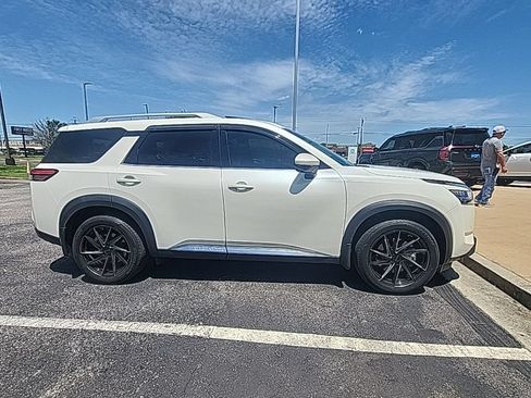 Certified 2024 Nissan Pathfinder Platinum AWD/4WD image 1