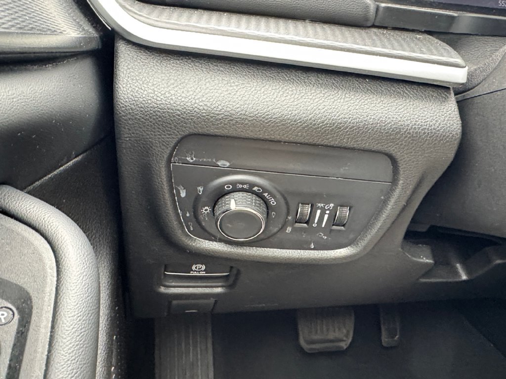 Used 2024 Jeep Grand Cherokee Altitude RWD image 29