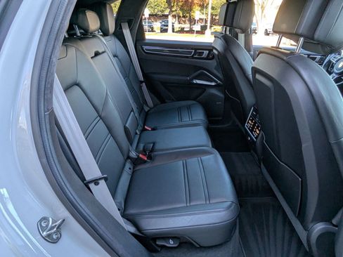 Used 2022 Porsche Cayenne Turbo S image 23