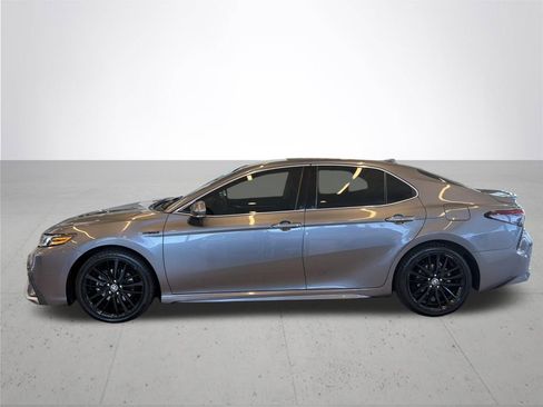 Used 2021 Toyota Camry XSE FWD image 11