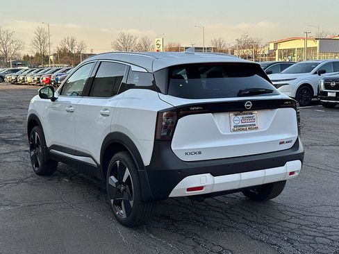 New 2025 Nissan Kicks SR image 6
