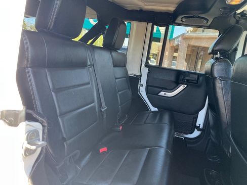 Used 2012 Jeep Wrangler Unlimited Sahara w/ Connectivity Group AWD/4WD image 31