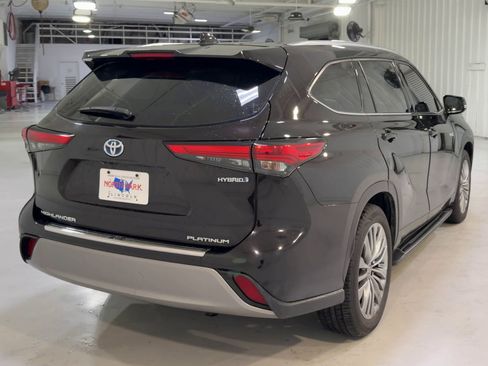 Used 2020 Toyota Highlander Platinum image 9