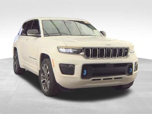 Used 2022 Jeep Grand Cherokee Overland w/ Advanced Protech Group III AWD/4WD image 4
