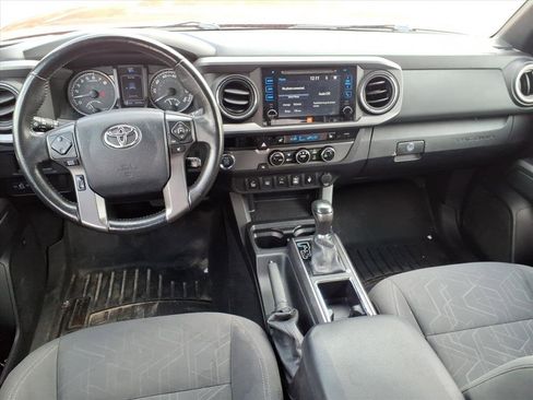 Used 2016 Toyota Tacoma TRD Sport image 4