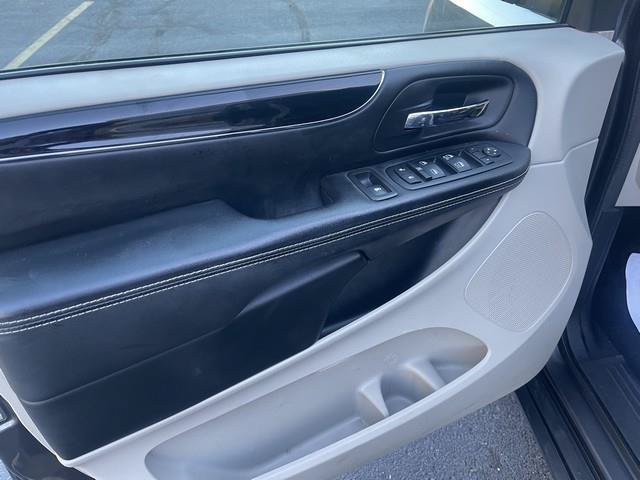 Used 2016 Dodge Grand Caravan FWD image 11