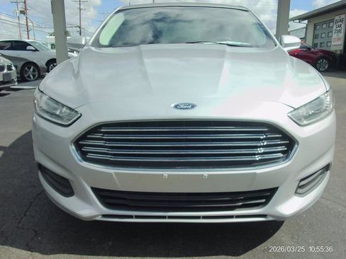 Used 2015 Ford Fusion SE FWD image 2