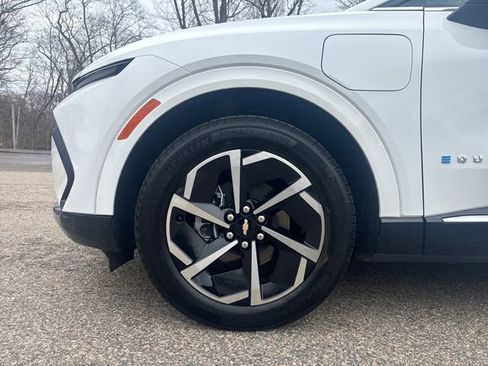 Certified 2025 Chevrolet Equinox EV LT FWD image 23