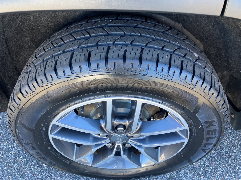 Used 2018 Jeep Grand Cherokee Limited AWD/4WD image 31