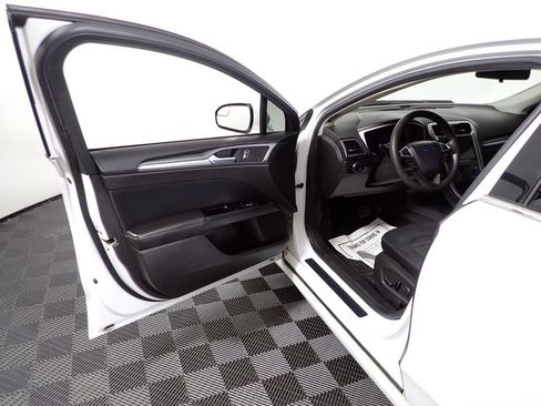 Used 2013 Ford Fusion SE FWD image 17