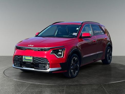 Used 2023 Kia Niro Wave w/ Wave Preserve Package FWD image 3
