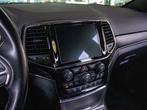 Used 2022 Jeep Grand Cherokee Limited image 16