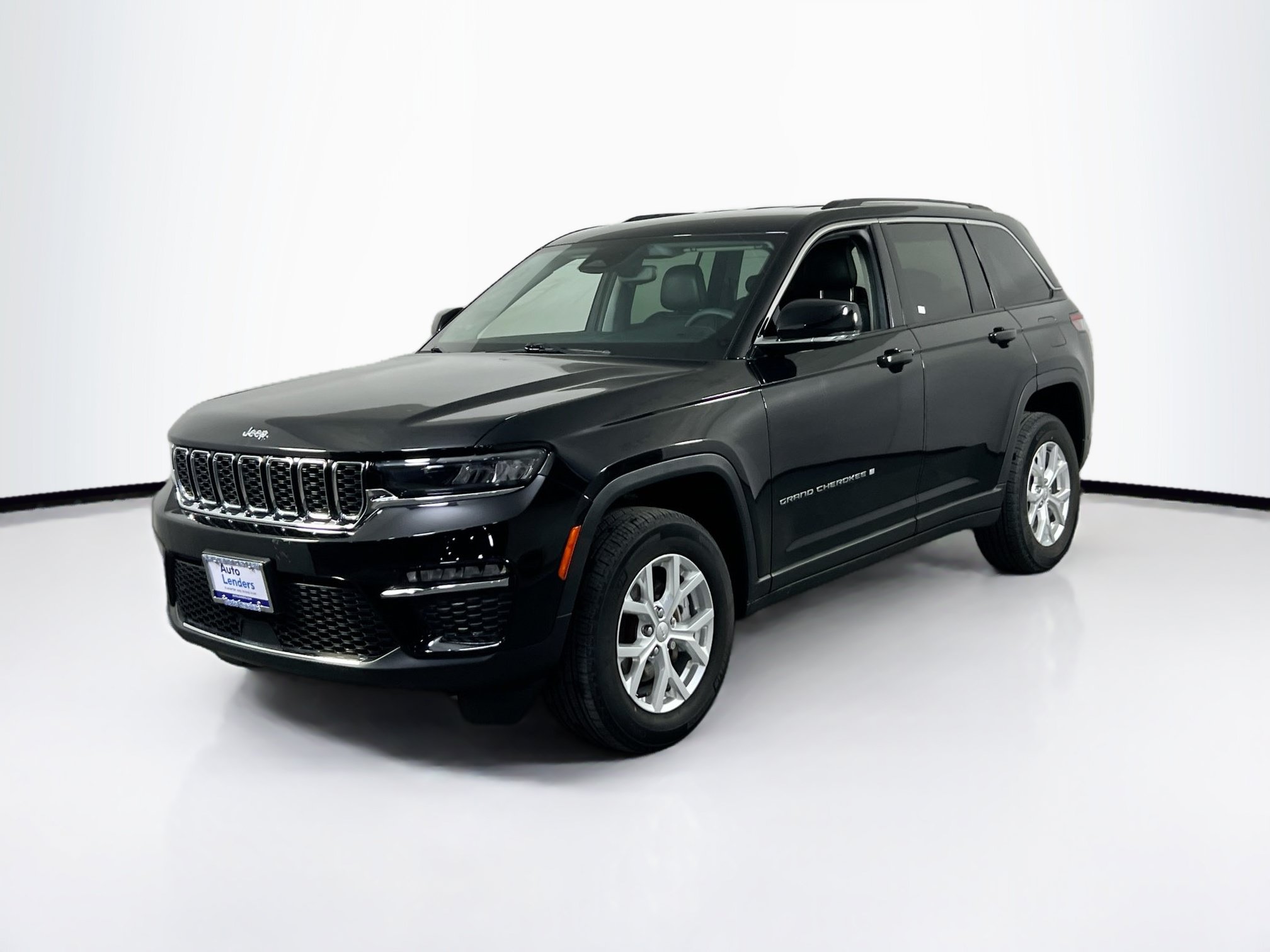 Used 2023 Jeep Grand Cherokee Limited AWD/4WD image 1