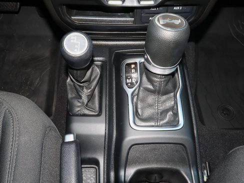 Used 2021 Jeep Wrangler Unlimited Sport image 23