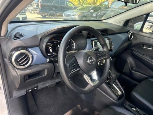 Used 2025 Nissan Versa SV FWD image 12