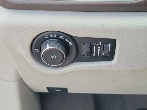 Used 2017 Chrysler Pacifica Touring Plus FWD image 22