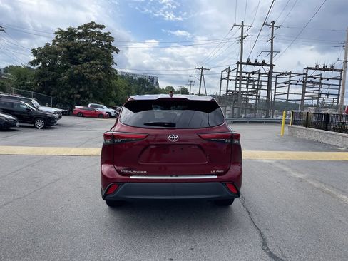 Used 2020 Toyota Highlander LE AWD/4WD image 4