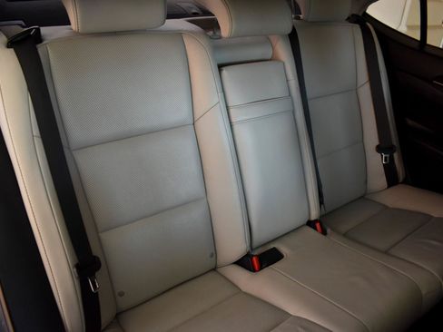 Used 2014 Lexus ES 350 w/ Luxury Package FWD image 38