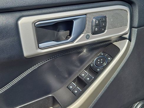 Used 2022 Ford Explorer Limited w/ Equipment Group 301A image 18