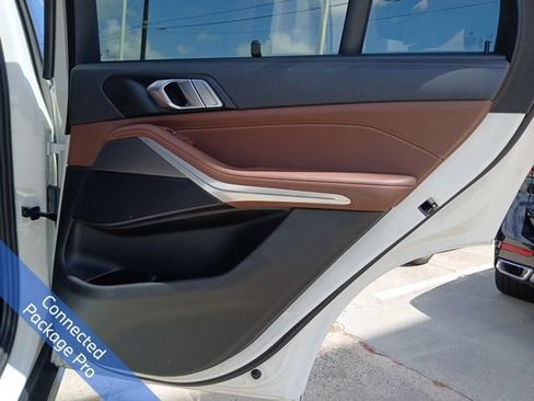 Used 2022 BMW X5 sDrive40i w/ Luxury Seating Package RWD image 12