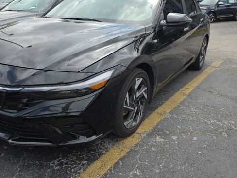 Used 2024 Hyundai Elantra Limited image 7