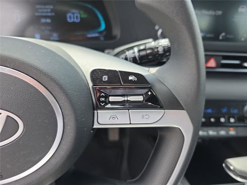 Certified 2025 Hyundai Elantra Blue image 22