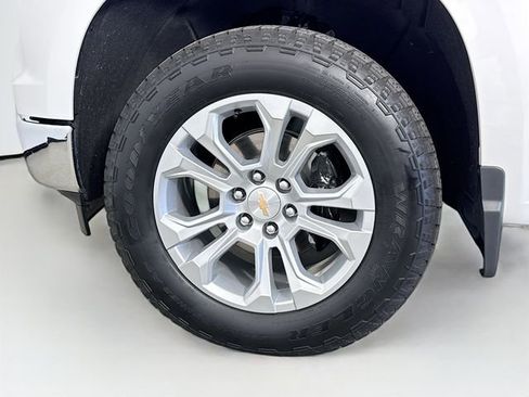 Used 2026 Chevrolet Silverado 1500 LTZ image 32