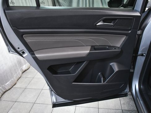 Used 2021 Volkswagen Atlas Cross Sport SEL R-Line image 11