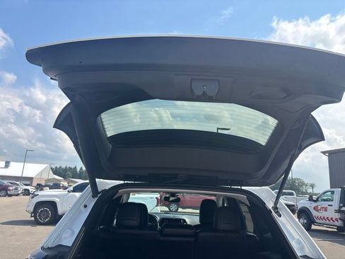 Used 2021 Jeep Cherokee Limited w/ Elite Package AWD/4WD image 14