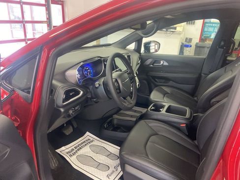 New 2026 Chrysler Pacifica Select w/ S Appearance Package FWD image 6