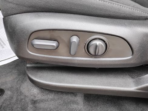 Used 2023 Chevrolet Traverse LT image 14