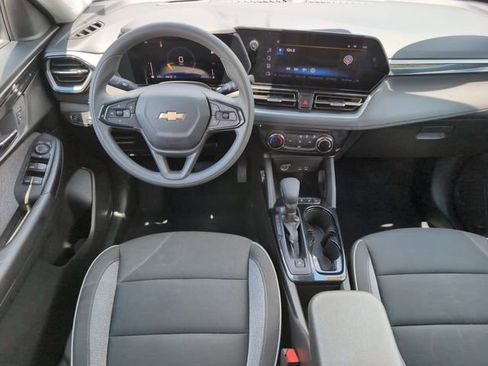 Used 2025 Chevrolet TrailBlazer LT AWD/4WD image 27