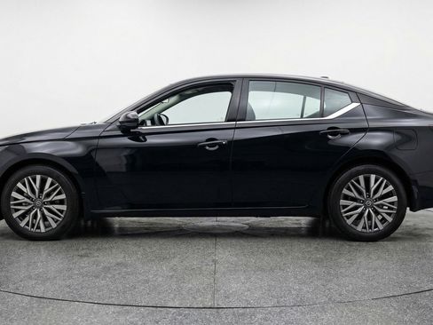 Used 2025 Nissan Altima 2.5 SV image 5