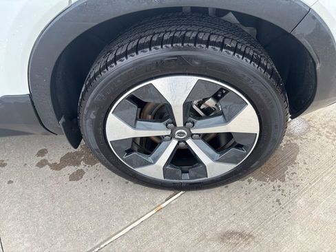 Certified 2026 Volvo XC40 B5 Plus AWD/4WD image 10