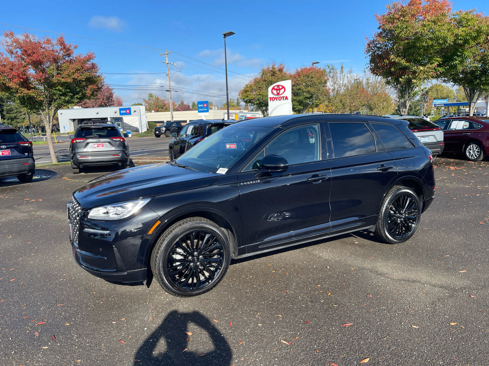 Used 2025 Lincoln Corsair Reserve w/ Equipment Group 202A AWD/4WD image 2