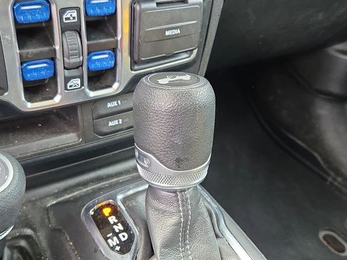 Used 2024 Jeep Wrangler Unlimited w/ Convenience Group AWD/4WD image 15