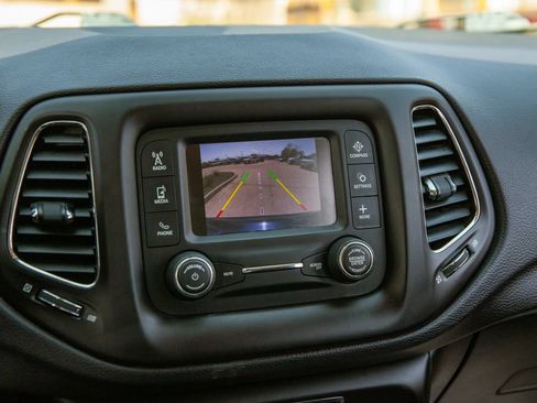 Used 2018 Jeep Compass Latitude AWD/4WD image 16