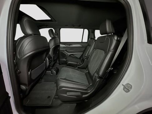 New 2025 Jeep Grand Cherokee L Altitude image 15