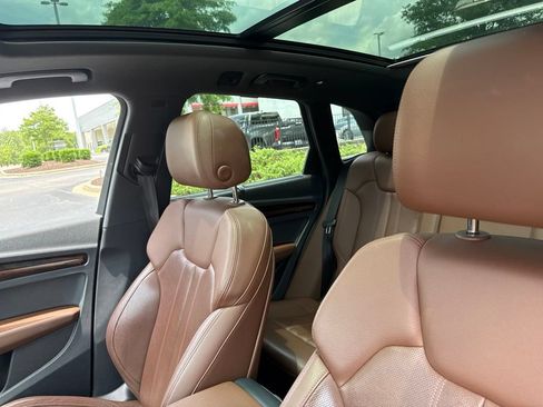 Used 2018 Audi Q5 2.0T Premium Plus w/ Premium Plus Package AWD/4WD image 8