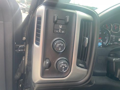 Used 2018 GMC Sierra 1500 SLT w/ SLT Preferred Package AWD/4WD image 9