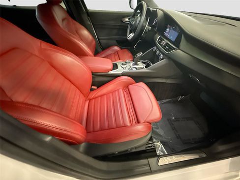 Used 2022 Alfa Romeo Giulia Veloce RWD image 29