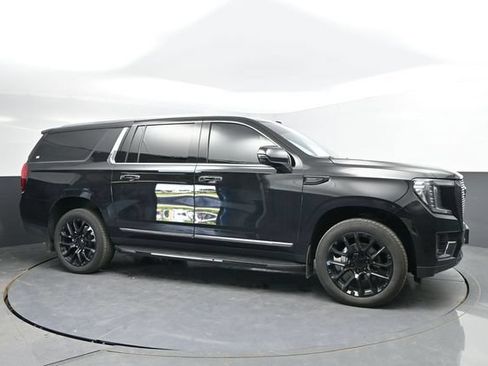 Used 2024 GMC Yukon XL SLT w/ SLT Luxury Package AWD/4WD image 4
