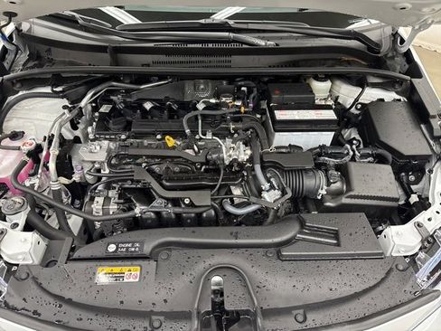 Used 2025 Toyota Corolla SE image 3