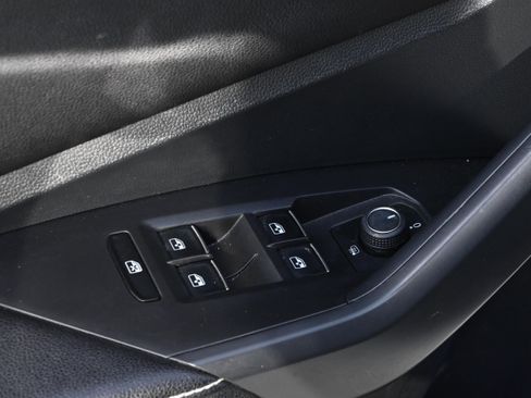 Used 2023 Volkswagen Jetta SE w/ Panoramic Sunroof Package image 27