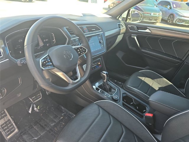 Used 2024 Volkswagen Tiguan SEL R-Line AWD/4WD image 19