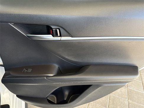 Used 2023 Toyota Camry SE image 30