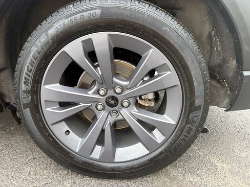 Used 2023 Ford Explorer XLT w/ Equipment Group 202A AWD/4WD image 49