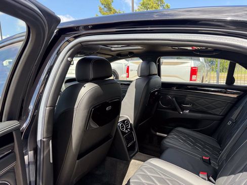 Used 2015 Bentley Flying Spur V8 AWD/4WD image 12