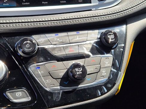 New 2026 Chrysler Pacifica Select w/ S Appearance Package image 25